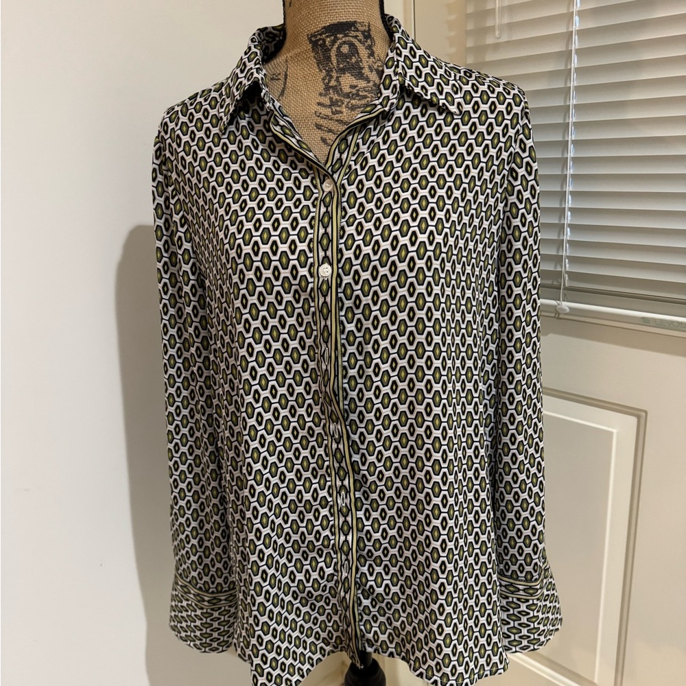 Max Studio Black, olive and White Geometric Top size L